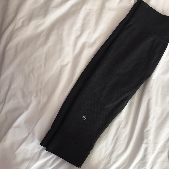 Lulu Cropped Leggings - Picture 1 of 2